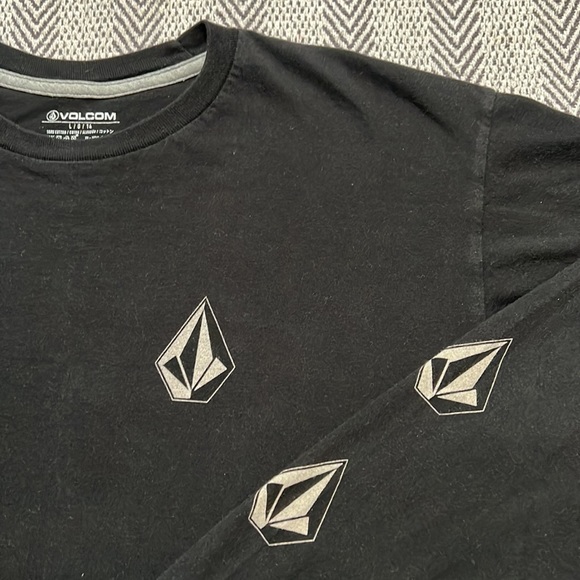 Volcom long sleeve tee- Black - Picture 2 of 3